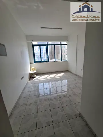 🔥 Studio for Rent in Al Majarah | Separate Kitchen | Built-in Wardrobes | Near the Corniche 🔥 ✨ An excellent opportunity in Al Majarah
