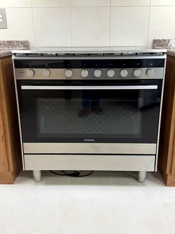 Siemens freestanding gas cooker with oven - good working condition
