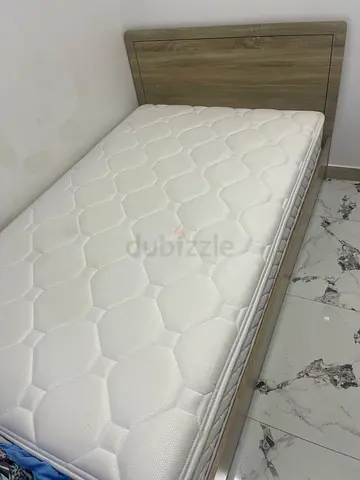 Single Mattress with Wooden Headboard — Good Condition 200cm*170cm