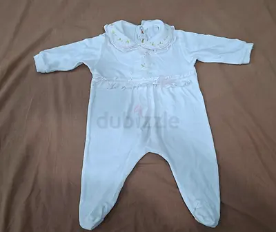 White baby all-in-one sleepsuit with collar, newborn size 3 month