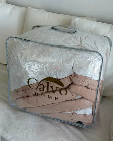Calvo Home Comforter / Duvet Set - New in Carry Bag, Beige & White