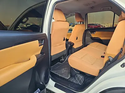 صورة مصغرة 11 لـ 2018 Toyota FORTUNER