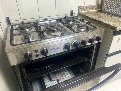 Cooking range or gas stove