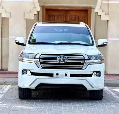 Pristine Toyota Land Cruiser VXR 2017 | GCC Specs | Fully Maintained