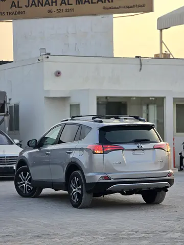 2018 Toyota RAV 4 — фото 5