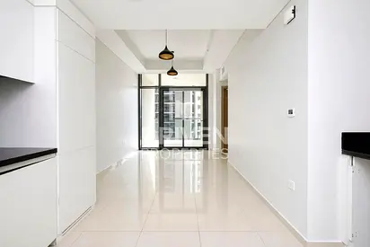 Bright Unit | Great Amenities | Ready to Move in