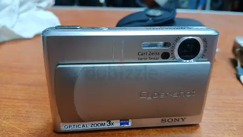 Sony Cyber-Shot DSC-T1 Digital Camera silver 5.0MP 3x