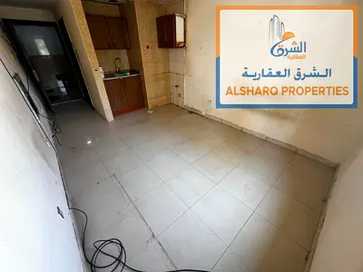Lowest price studio apartment with central air conditioning in a family building. Maintenance is the owner's responsibility. Close to all services. Pa