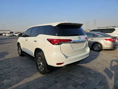 2018 Toyota FORTUNER photo 2