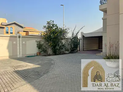 للإيجار السنوي في منطقة الفلج – ضاحية الرقة، الشارقة، فيلا زاوية بمساحة أرض كبيرة تبلغ 10,000 قدم مربع ومساحة بناء 7,750 قدم مربع، في موقع هادئ ومميز