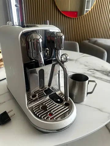 Nespresso Capsule Coffee Machine - type: Sage