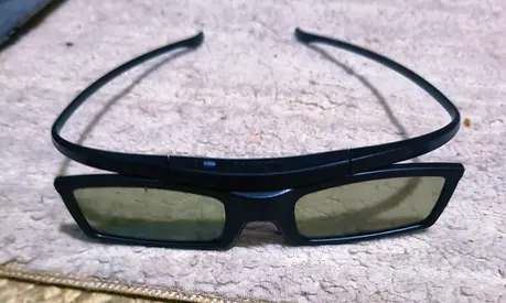 Pair of active 3D TV glasses (wireless) - good working condition