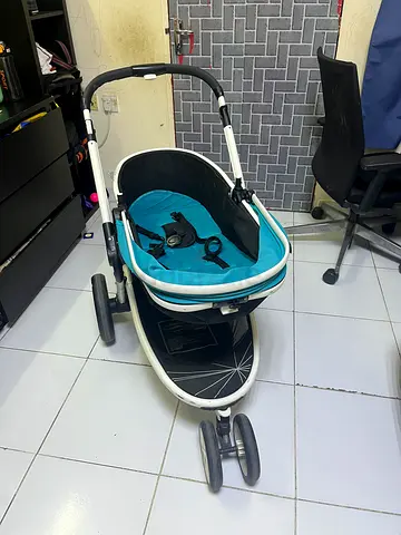 Giggles- Baby stroller with car seater