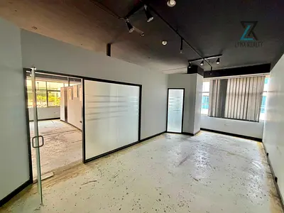 FITTED OFFICE SPACE | PANTRY+BATH | VACANT