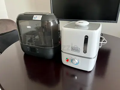 Two compact humidifiers (Black+Decker and DRBD)
