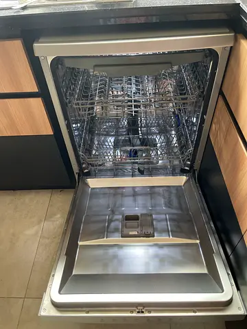Dish washer