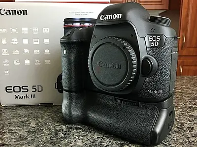 Canon EOS 5D Mark III body with battery grip - well kept