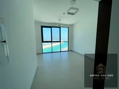 اول ساكن - جيم - مسبح - باركن - استوديو بمساحة واسعة - اطلالة بحرية - تشطيبات راقي - مطبخ منفصل - خزائن الحائط - حمام - تكييف مركزي - السعر : 32 الف