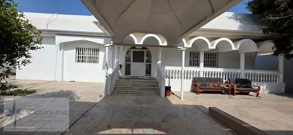 ***Huge 4Bhk Single Storey Villa Available in Ramla Area***