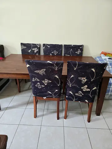 Wooden dining table with 6 upholstered chairs - good condition