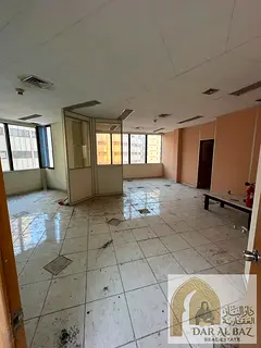 For Annual Rent in Al Majaz 1, Sharjah – Spacious Office with 6 Rooms and Large Reception A well-p