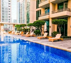Furnished 1BR | Close to the Mall | City View