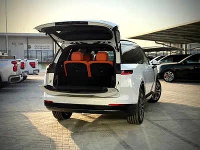 صورة 7 لـ 2025 LYNK & CO 900