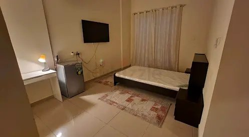 SINGLE LADY ONLY, MASTER ROOM WITH ATTACHED WASHROOM & BALCONY NEAR MOE