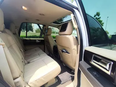 صورة 9 لـ 2015 Lincoln NAVIGATOR