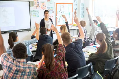 Expert Female English Teacher Available in Nuaimiya