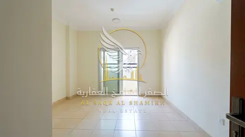 غرفة وصالة أول ساكن للإيجار السنوي في القليعة الشارقة مساحة واسعة وتكييف مركزي وبلكونة
