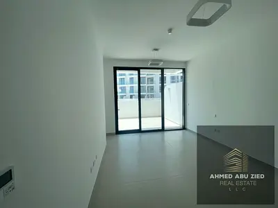 اول ساكن - جيم - مسبح - باركن - استوديو بمساحة واسعة - تراث كبير مع اطلالة بحرية - مطبخ منفصل - خزائن الحائط - حمام - تكييف مركزي - السعر : 39 الف
