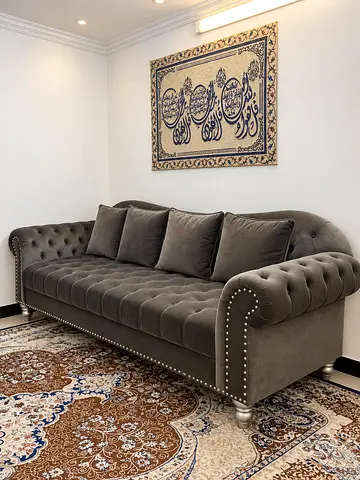 3-Seater Chesterfield Style Velvet Sofa in Grey — Good Condition 3 piece sofa 8 person