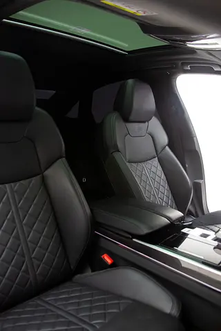2023 AUDI S8 photo 7