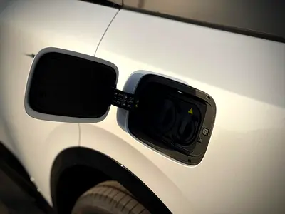 صورة 9 لـ 2025 LYNK & CO 900