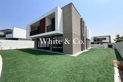 LANDSCAPED | QUIET LOCATION | READY NOW