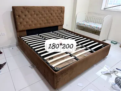 Hydraulic fabric bed with mattress available ready to sell