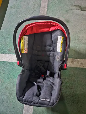 Infant rear-facing car seat / baby carrier - used, good condition