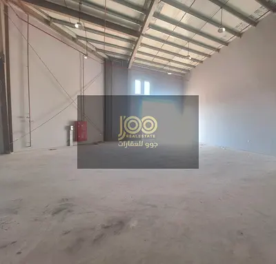 Prime location on a main street. Practical design suitable for storage and operation. Electricity 25