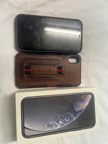 Iphone xr box charger and 3 covers all original everything working 64 gb