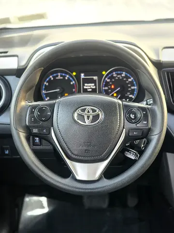 2018 Toyota RAV 4 — фото 11