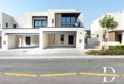 MODERN FAMILY TOWNHOUSE | GATED COMMUNITY