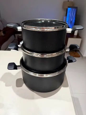 Set of 3 Non-stick Tefal Sauce Pans with Lids - Good Condition