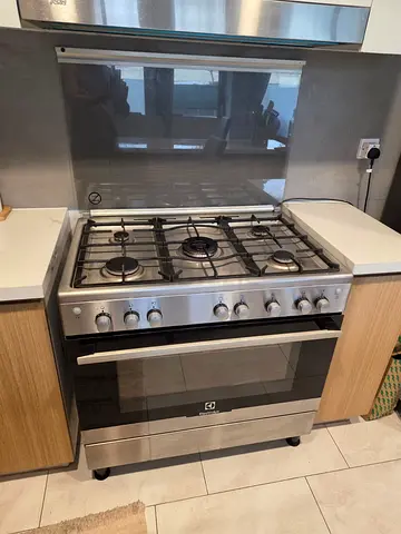 Electrolux 5-Burner Stainless Steel Gas Range with Oven - Good Condition