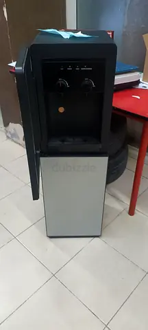 Bottom load water dispenser