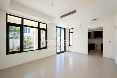 Single Row | Bright and Spacious | Vacant