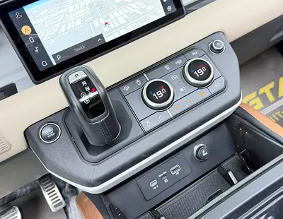 صورة 9 لـ 2023 LAND Rover DEFENDER