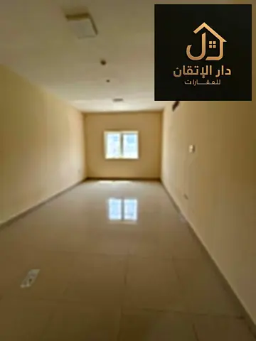 Golden opportunity for annual rent - spacious 3-bedroom + hall apartment in Al Qalaia area
