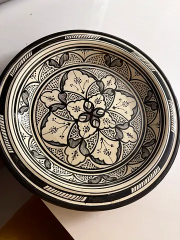 Hand-painted Decorative Moroccan Ceramic Tagine-style Serving Bowl - Black & White
