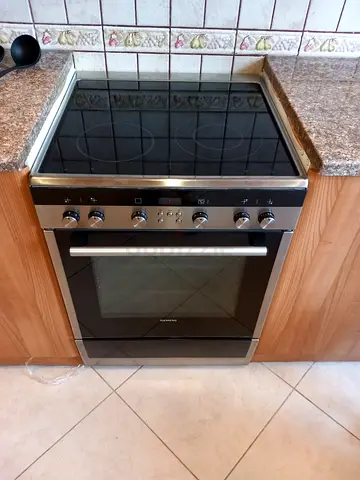 Siemens 4 Hobs Electric cooker 60by60 cm